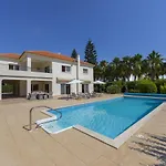Meneou Seaside Mansion 7 ヴィラ ラルナカ