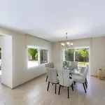 Meneou Seaside Mansion 7 ヴィラ ラルナカ