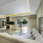 Meneou Seaside Mansion 7 ラルナカ