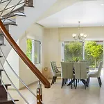 Meneou Seaside Mansion 7 ヴィラ *