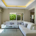 Meneou Seaside Mansion 7 ラルナカ