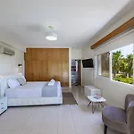 Meneou Seaside Mansion 7 * ラルナカ