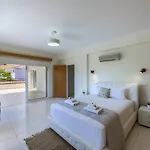 Meneou Seaside Mansion 7 ヴィラ