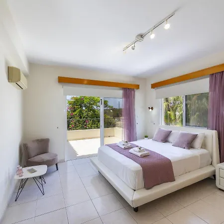 Willa Meneou Seaside Mansion 7 Larnaca