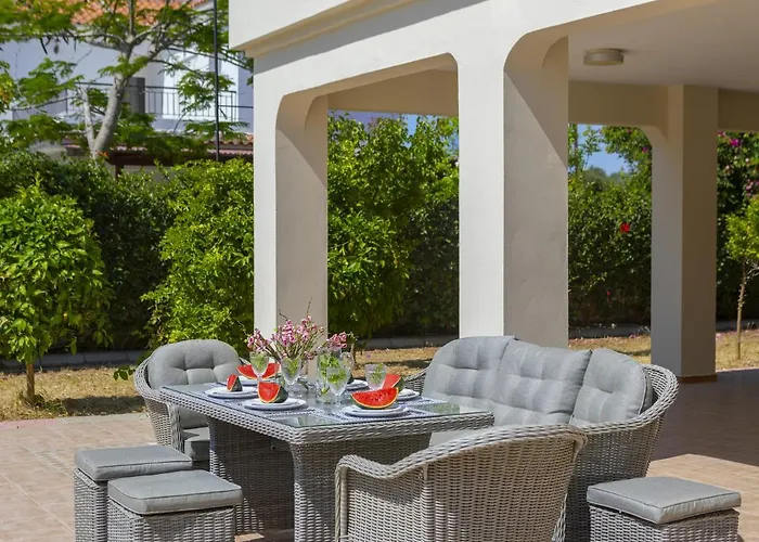 Meneou Seaside Mansion 7 Villa *