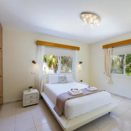 Vila Meneou Seaside Mansion 7 *