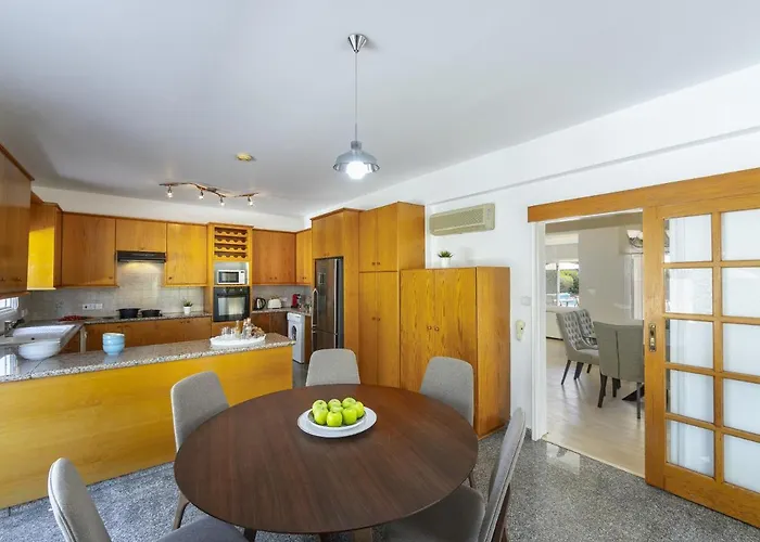 Meneou Seaside Mansion 7 * Λάρνακα