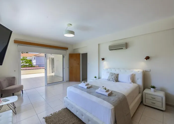 Meneou Seaside Mansion 7 Βίλα